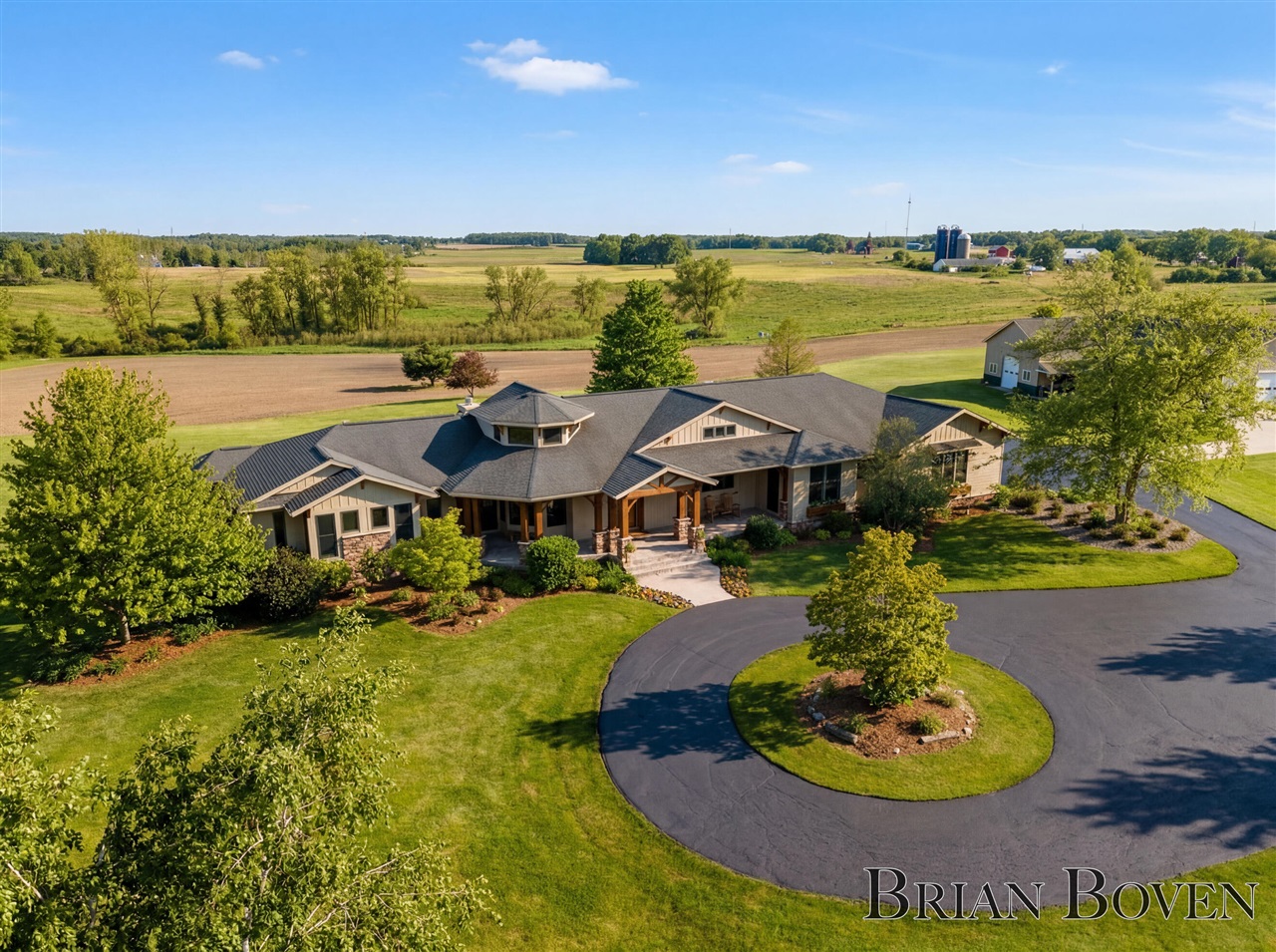 Photo 3 of Mansion for sale at 1740 7 Mile Rd, Comstock Park, MI 49321 | MLS# 70534479 | Listing updated on 2026-10-05
