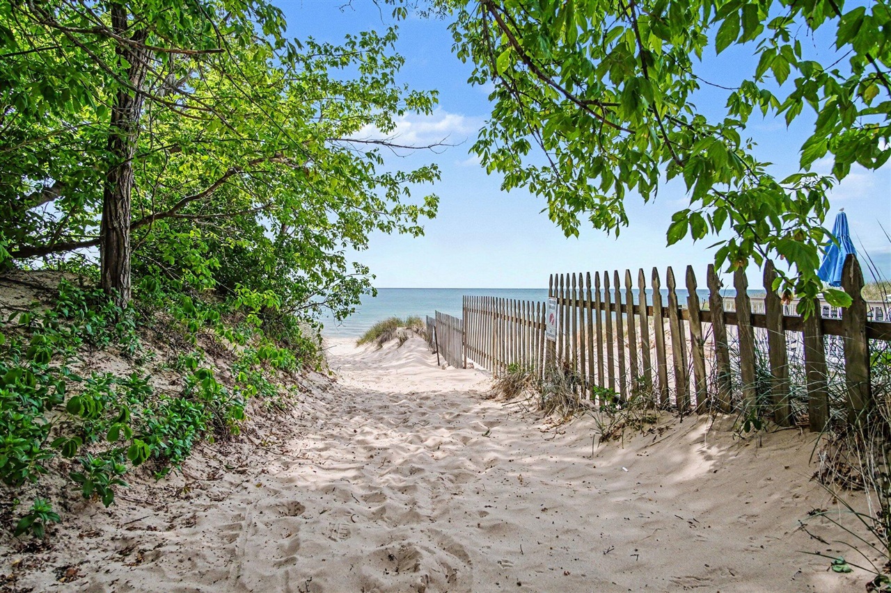 3rd image of 434 Beech St, South Haven, MI 49090 | MLS# 70534748