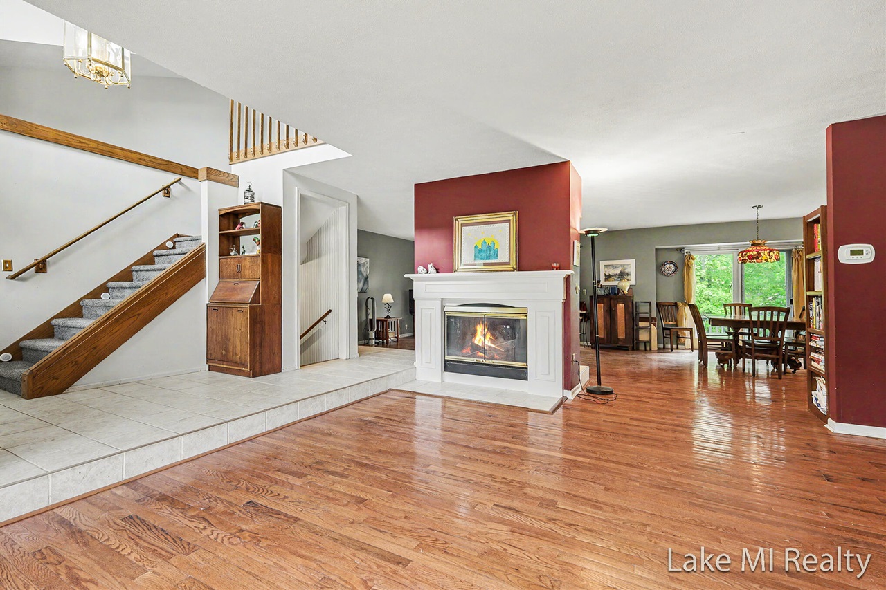 2nd image of 5537 Bentbrook Dr, Grand Rapids, MI 49508 | MLS# 70534803