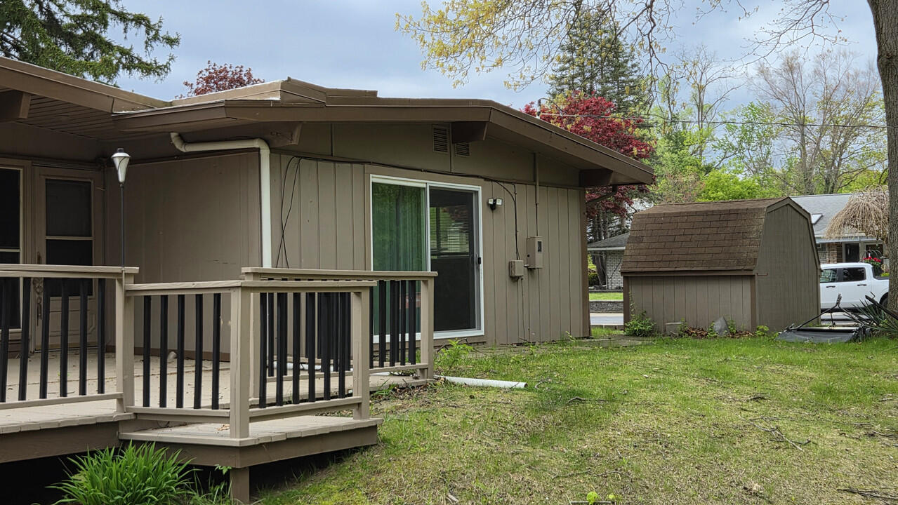 3rd image of 32619 Greenland Ct, Livonia, MI 48154 | MLS# 70535039