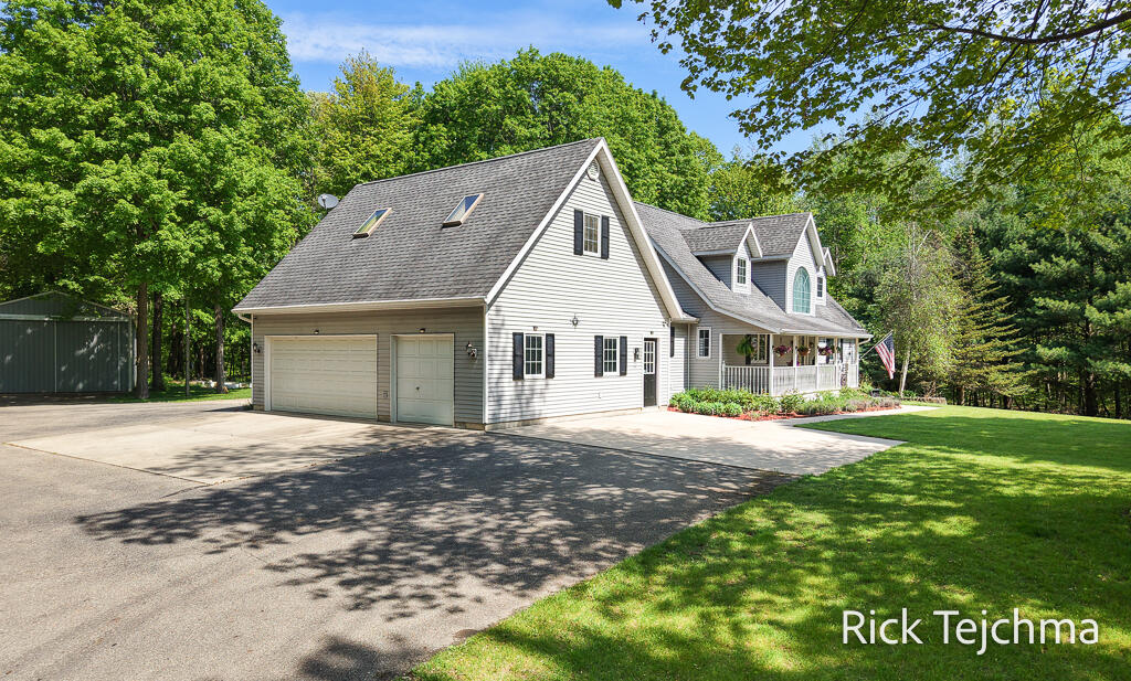 image of 10345 Red Oak Rdg, Howard City, MI 49329 | MLS# 70535265