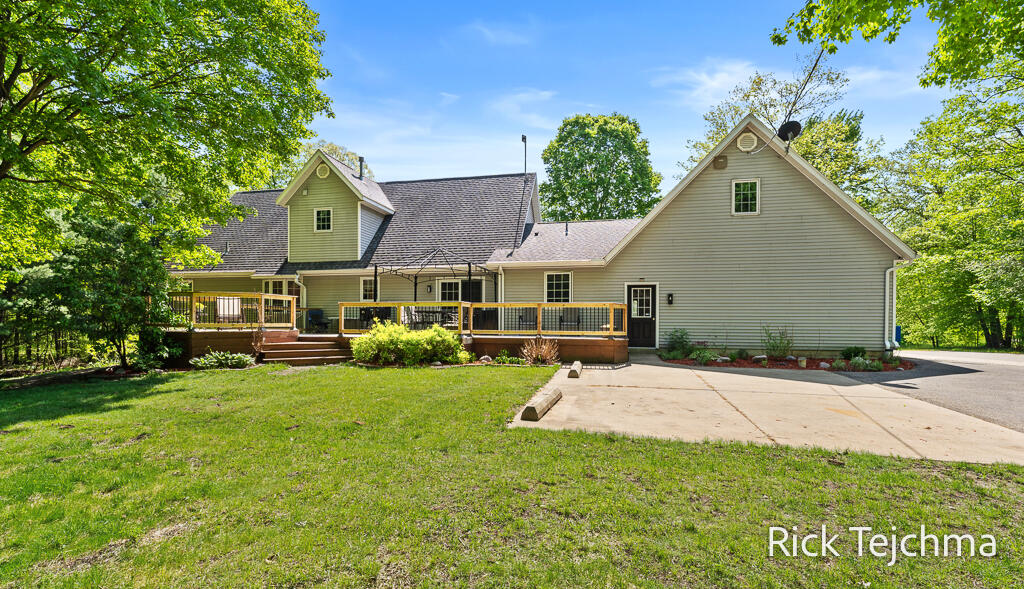 image of 10345 Red Oak Rdg, Howard City, MI 49329 | MLS# 70535265