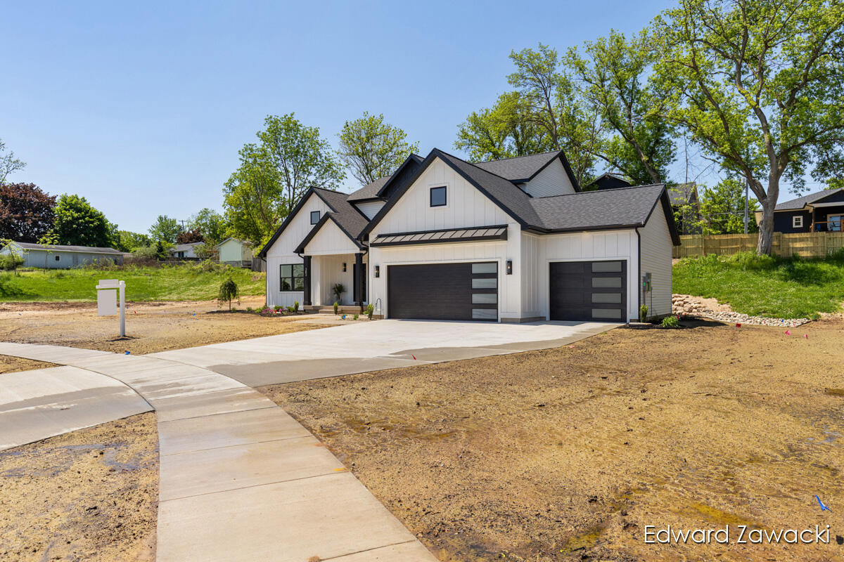 Homes for sale in Rockford, MI | 383 Rogue River View Dr, Rockford, MI 49341 | MLS# 70535275