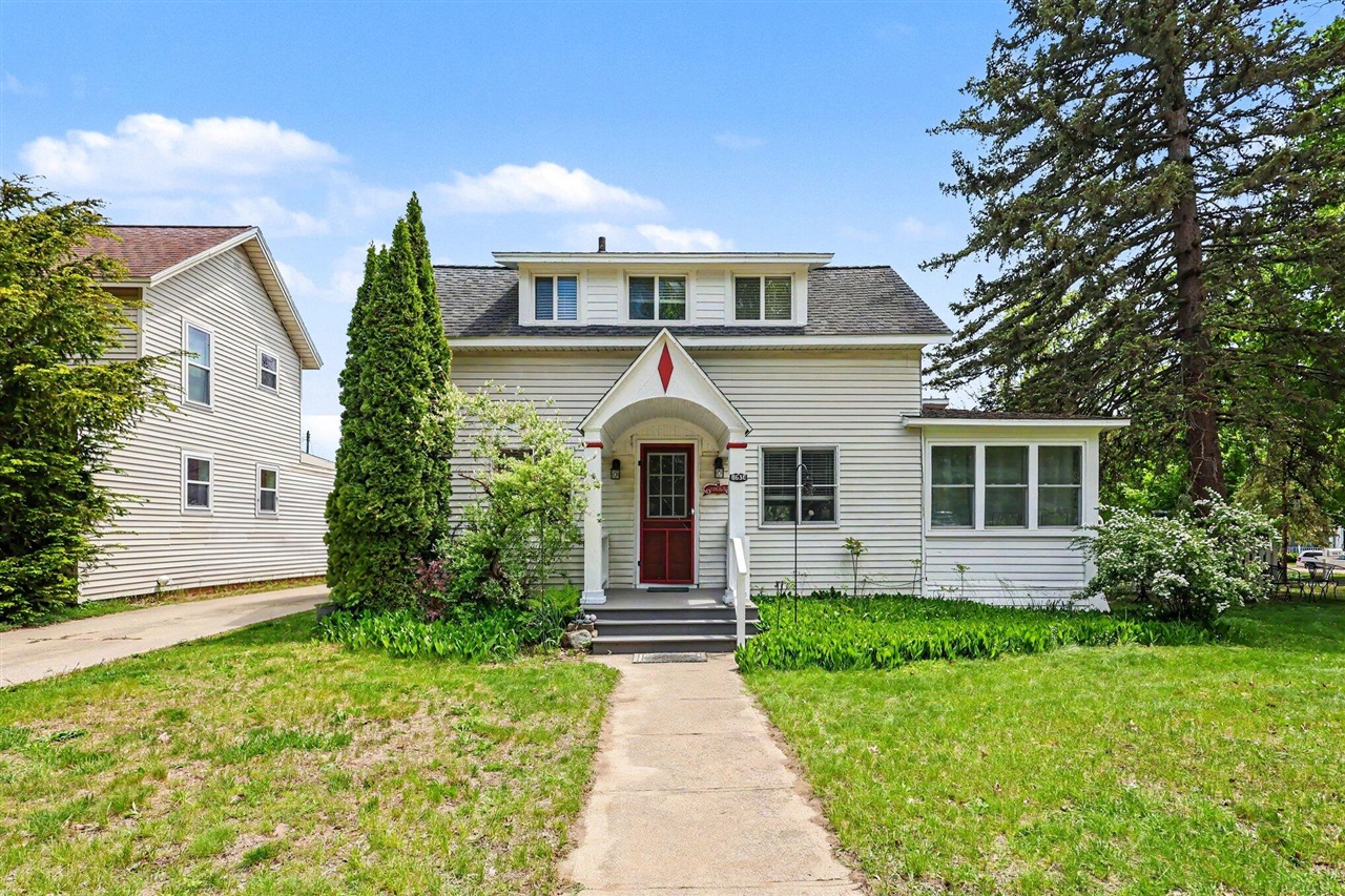 Homes for sale in Montague, MI | 8638 Sheridan St, Montague, MI 49437 | MLS# 70535315