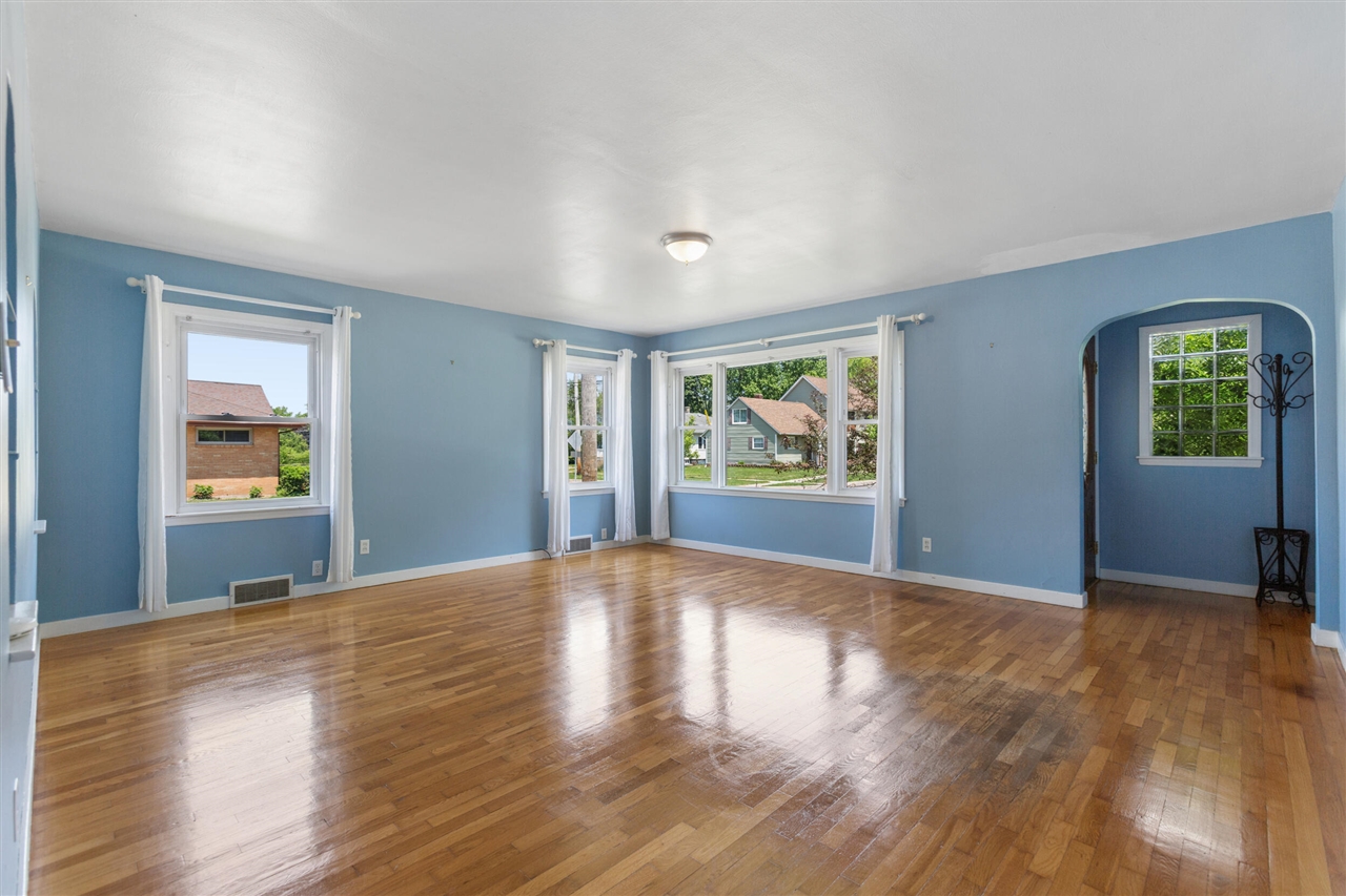 Homes for sale in Saint Joseph, MI | 1700 Langley Ave, Saint Joseph, MI 49085 | MLS# 70535518