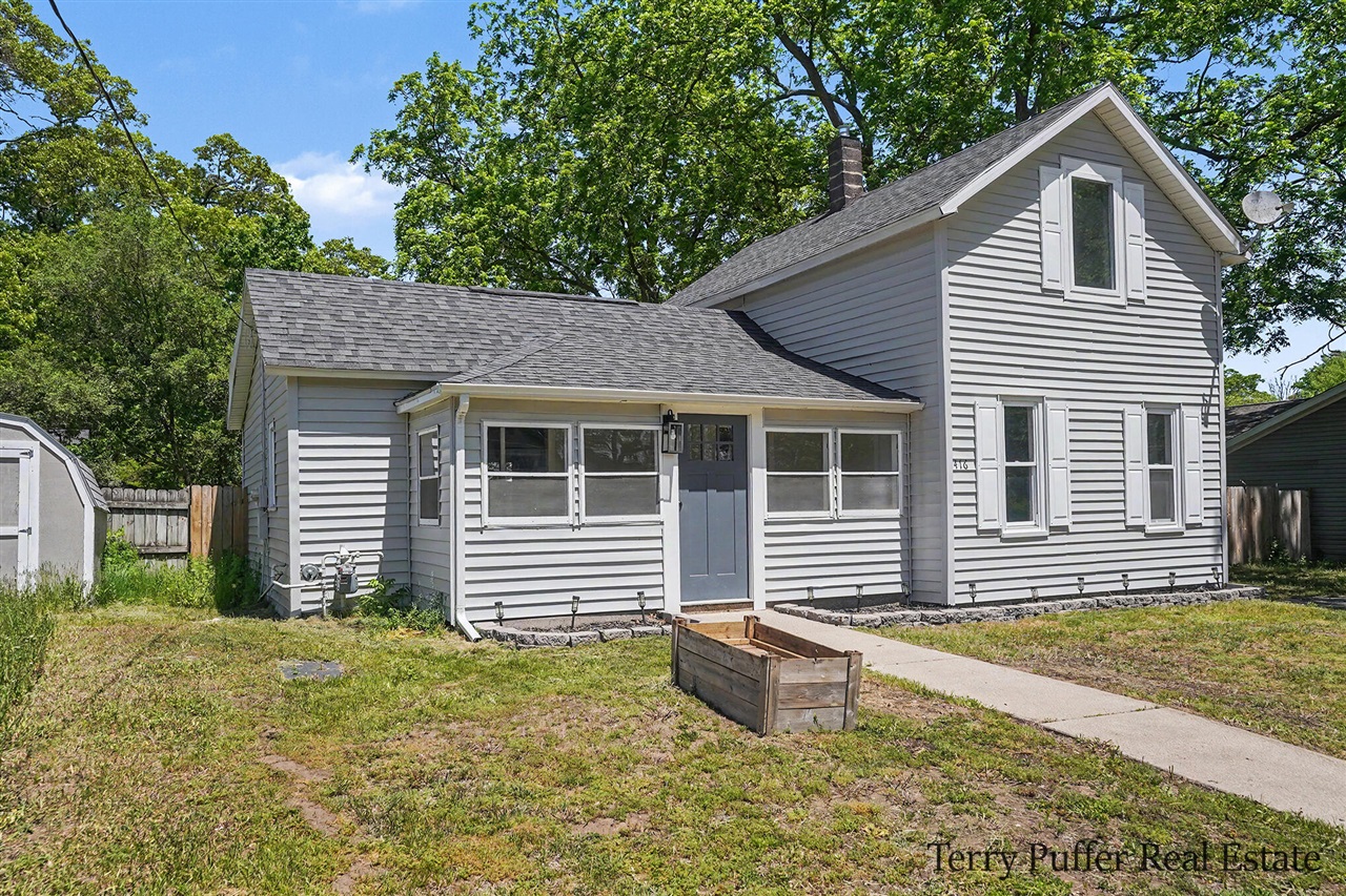 3rd image of 416 Pine St, Fruitport, MI 49415 | MLS# 70535797