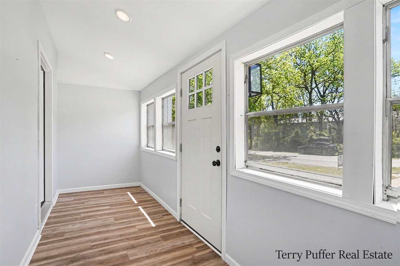 4th image of 416 Pine St, Fruitport, MI 49415 | MLS# 70535797