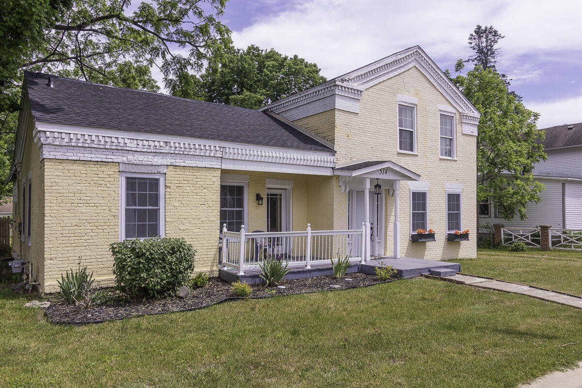1st image of 514 N Kalamazoo St, Paw Paw, MI 49079 | MLS# 70536060