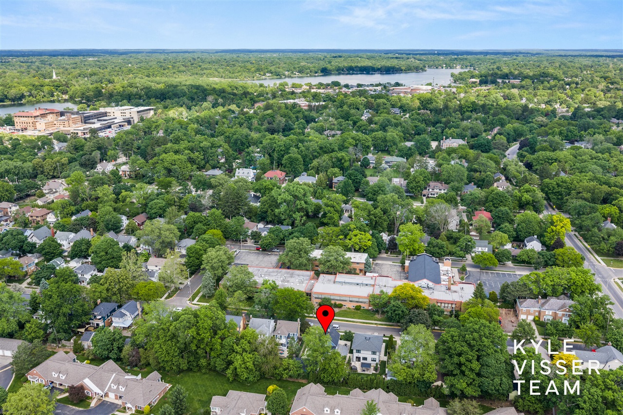 Homes for sale in Grand Rapids, MI | 725 Gladstone Dr, Grand Rapids, MI 49506 | MLS# 70536086