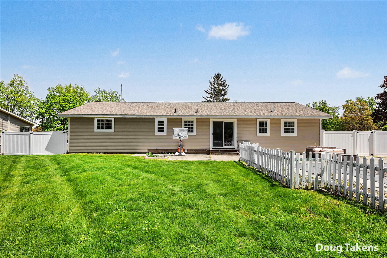 3rd image of 7439 Eastlane Ave, Jenison, MI 49428 | MLS# 70536129