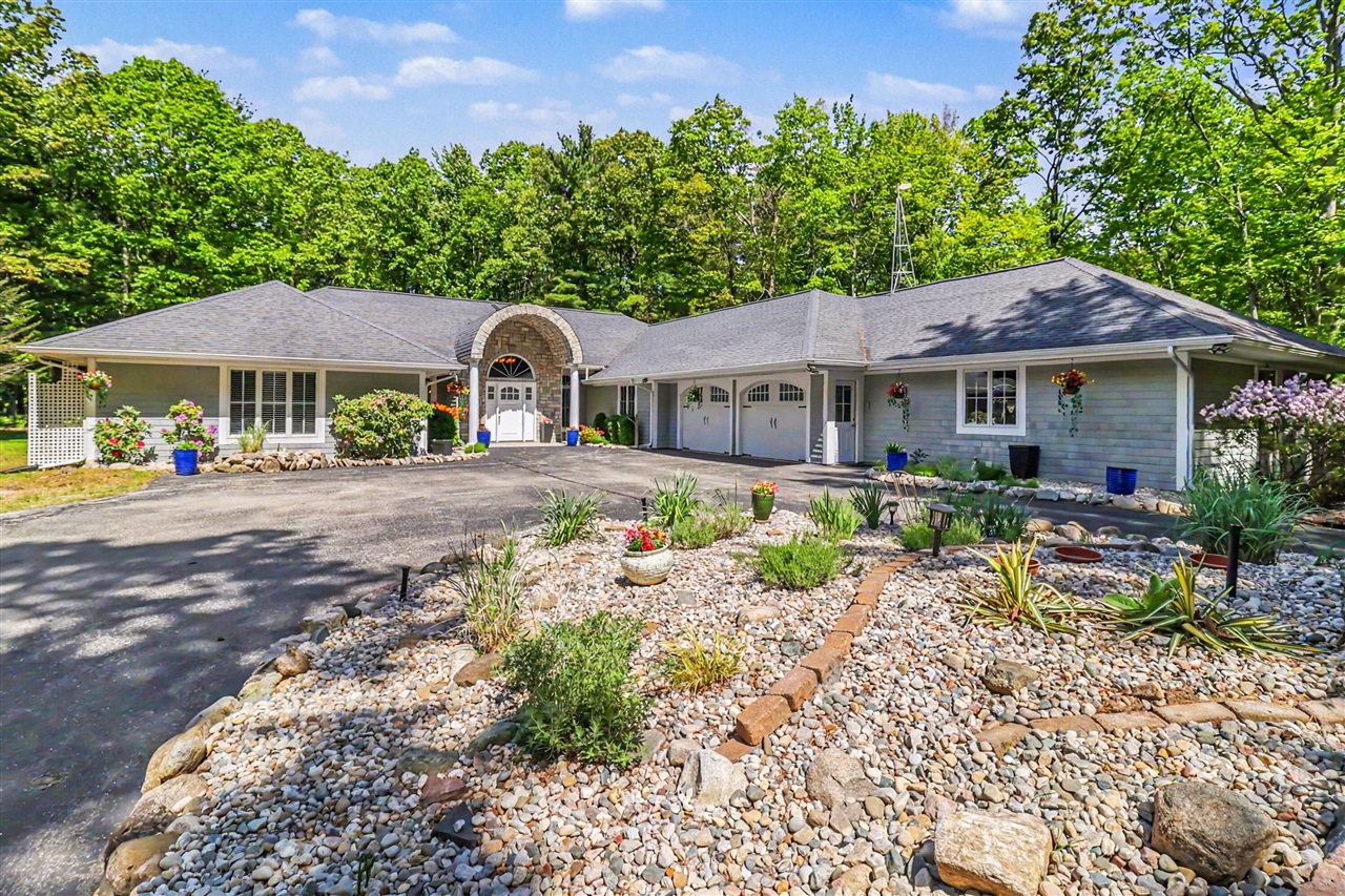 2nd image of 5389 Ridge Rd, Pentwater, MI 49449 | MLS# 70536183