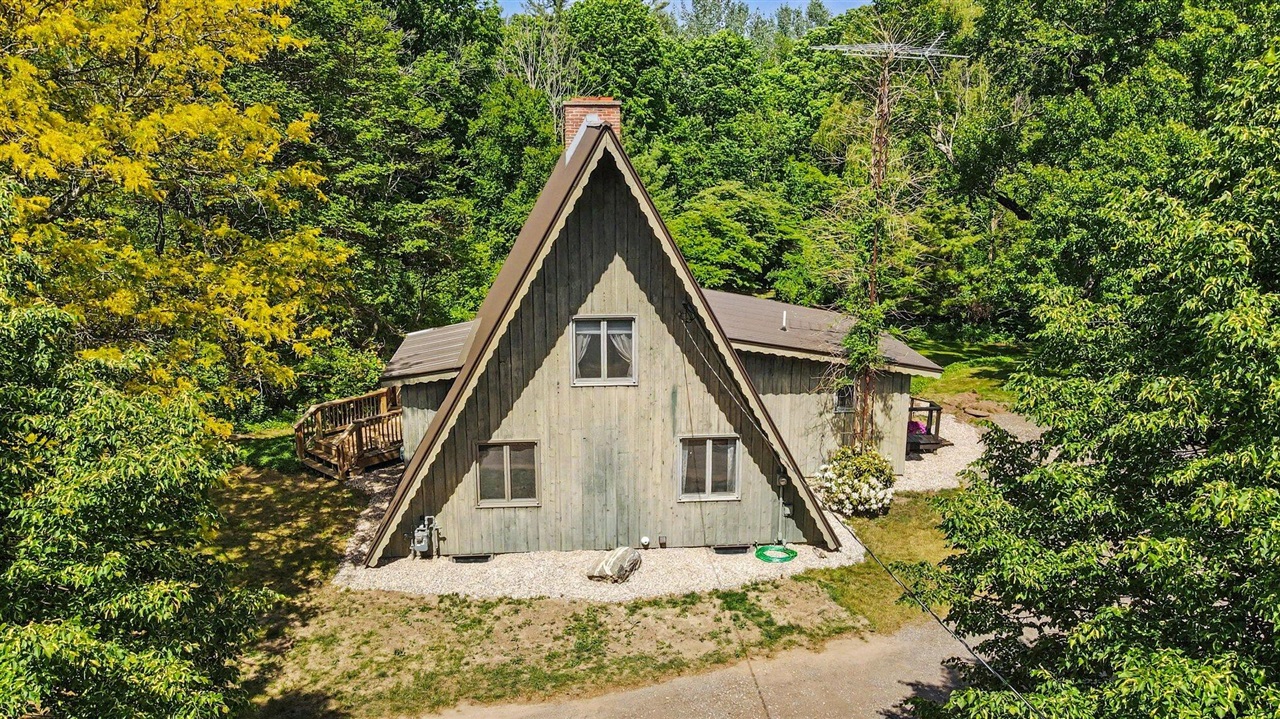 Photo 3 of Single Family Residence at 8855 Roosevelt Rd, Holton, MI 49425 | MLS# 70536750 |  | Sold on 2026-06-24