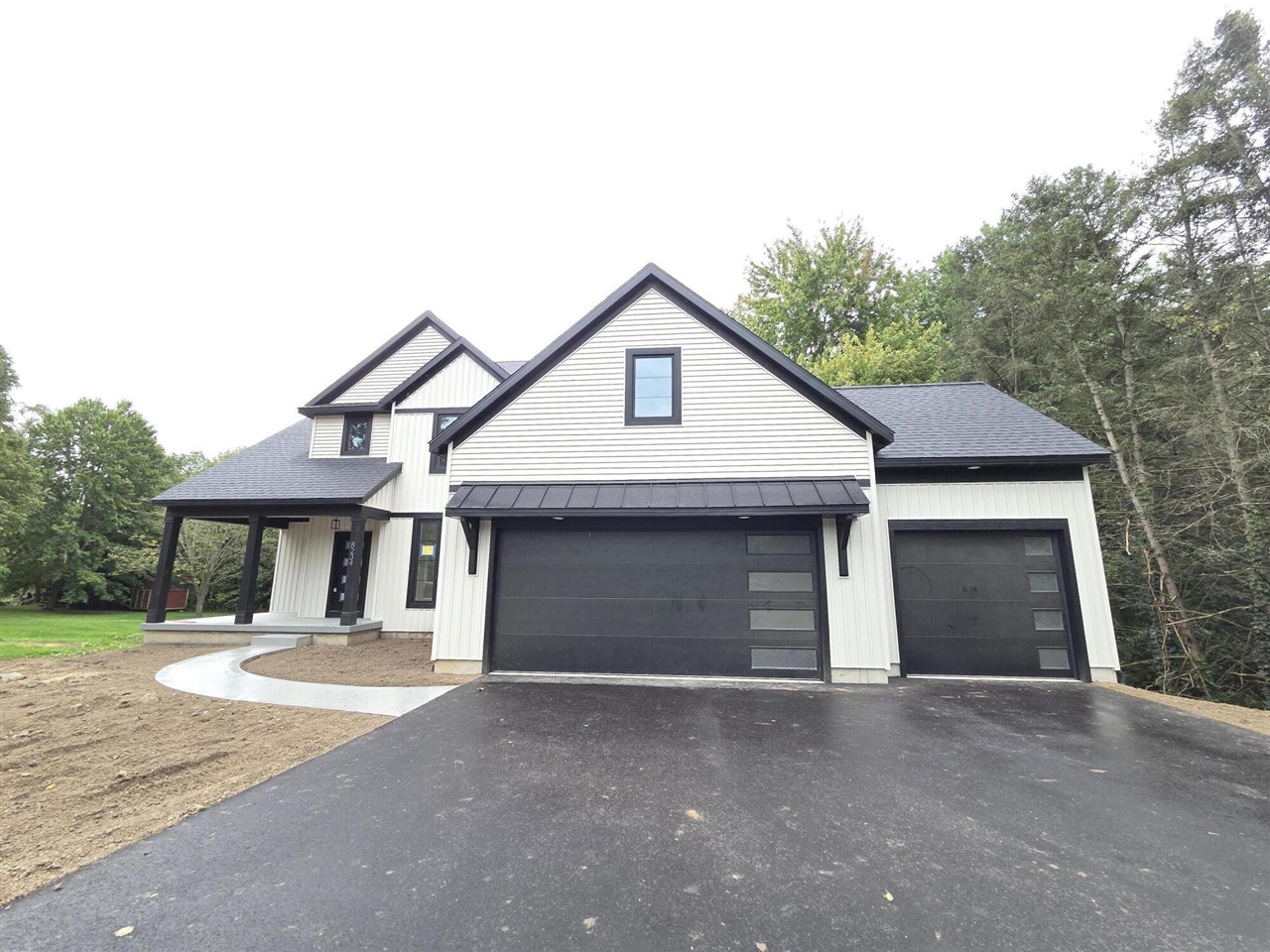 Photo 1 of Single family home for sale at 8234 Cascade Rd, Ada, MI 49301 | MLS# 70536880 | Listing updated on 2026-09-18