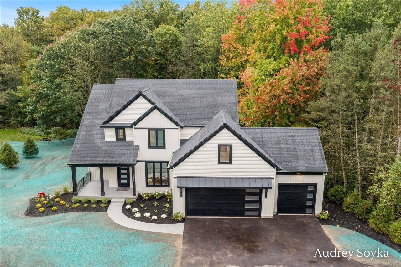 Photo 3 of Single family home for sale at 8234 Cascade Rd, Ada, MI 49301 | MLS# 70536880 | Listing updated on 2026-10-02