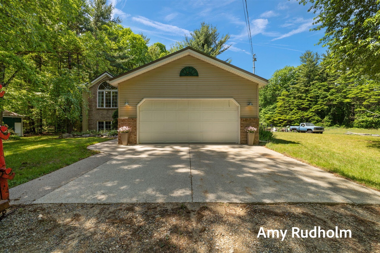 Homes for sale in Coopersville, MI | 9262 Leonard St, Coopersville, MI 49404 | MLS# 70537038
