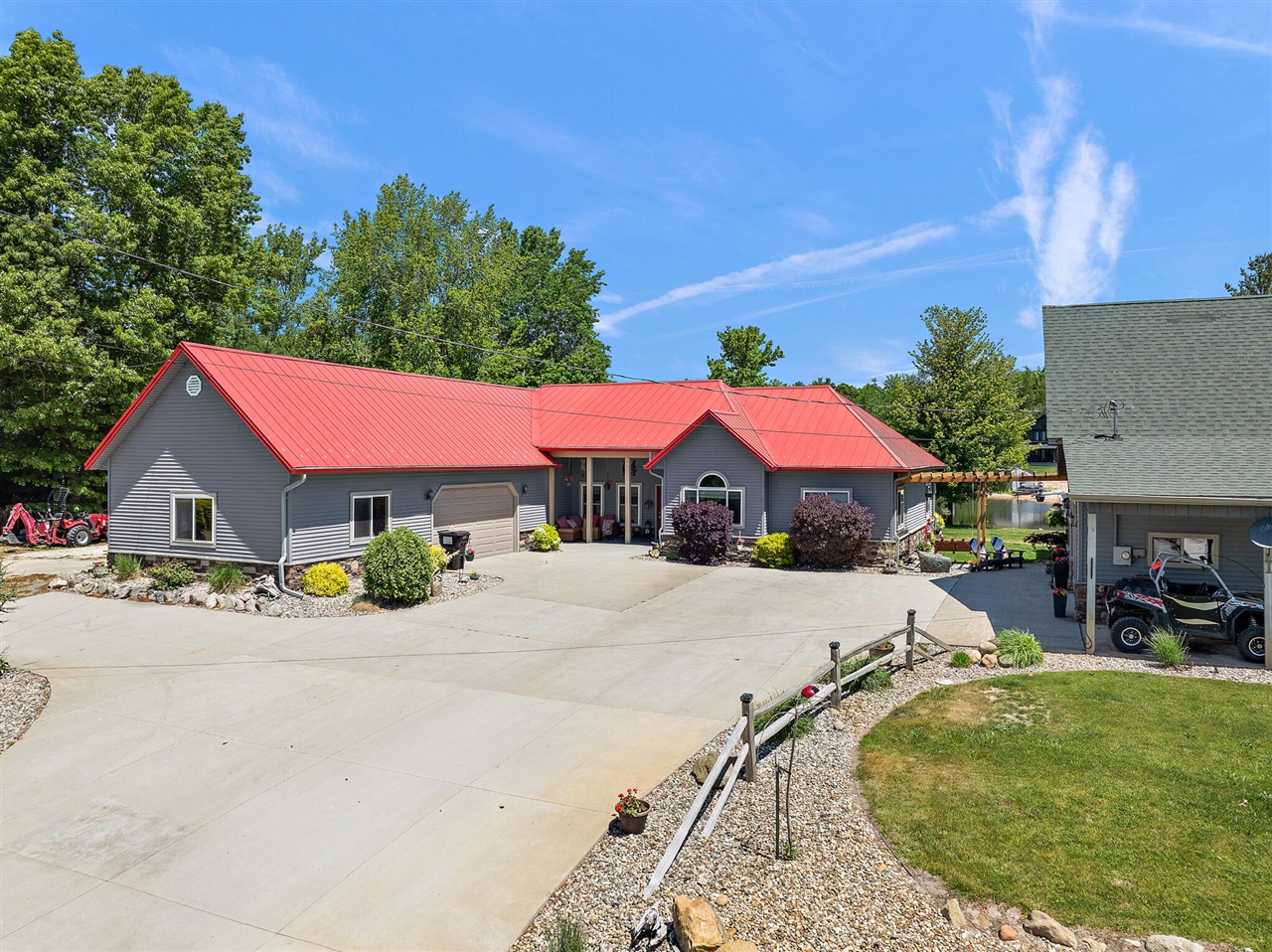 Photo 2 of Single family home for sale at 8662 W Edgewood Rd, Mears, MI 49436 | MLS# 70537181 | Listing updated on 2026-09-16