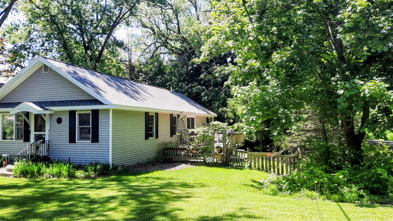 image of 8052 Schroeder St, Onekama, MI 49675 | MLS# 70537288