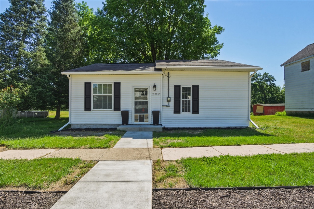 1st image of 209 S River St, Evart, MI 49631 | MLS# 70537569