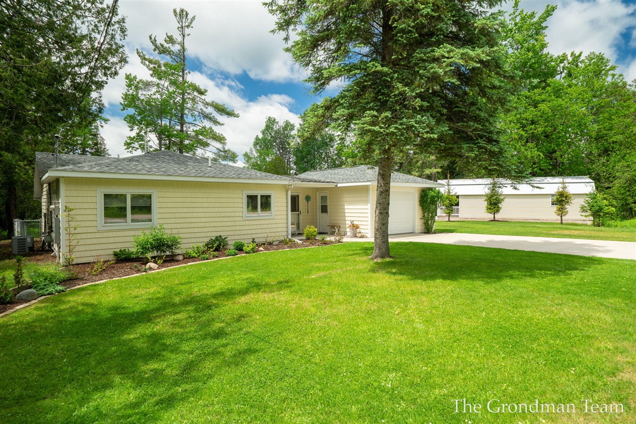 1st image of 7170 Spring St, Alanson, MI 49706 | MLS# 70537700