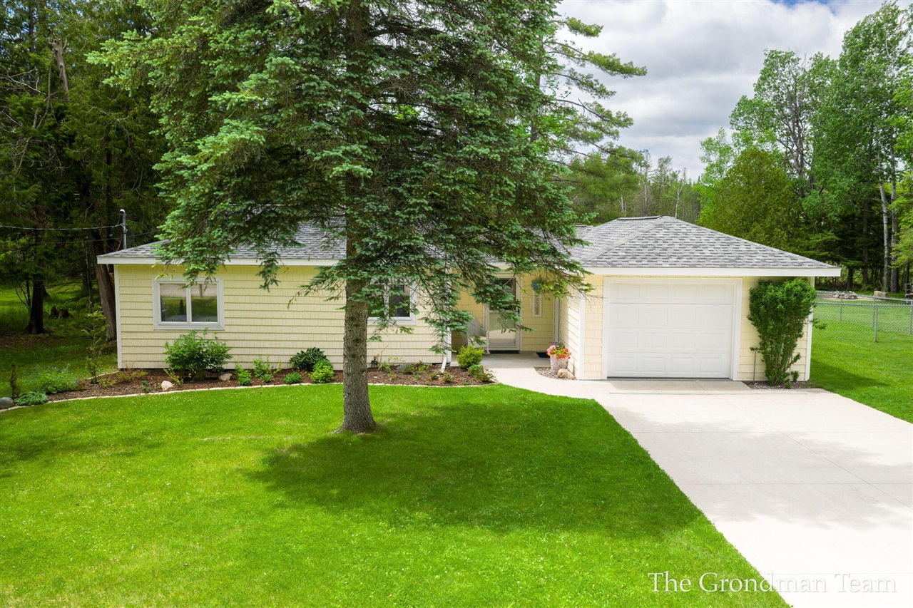3rd image of 7170 Spring St, Alanson, MI 49706 | MLS# 70537700