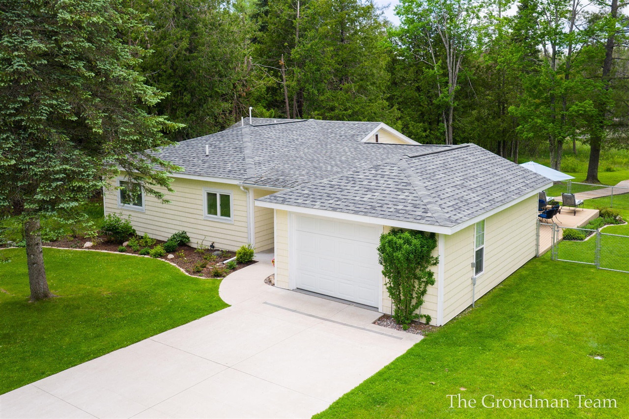 5th image of 7170 Spring St, Alanson, MI 49706 | MLS# 70537700