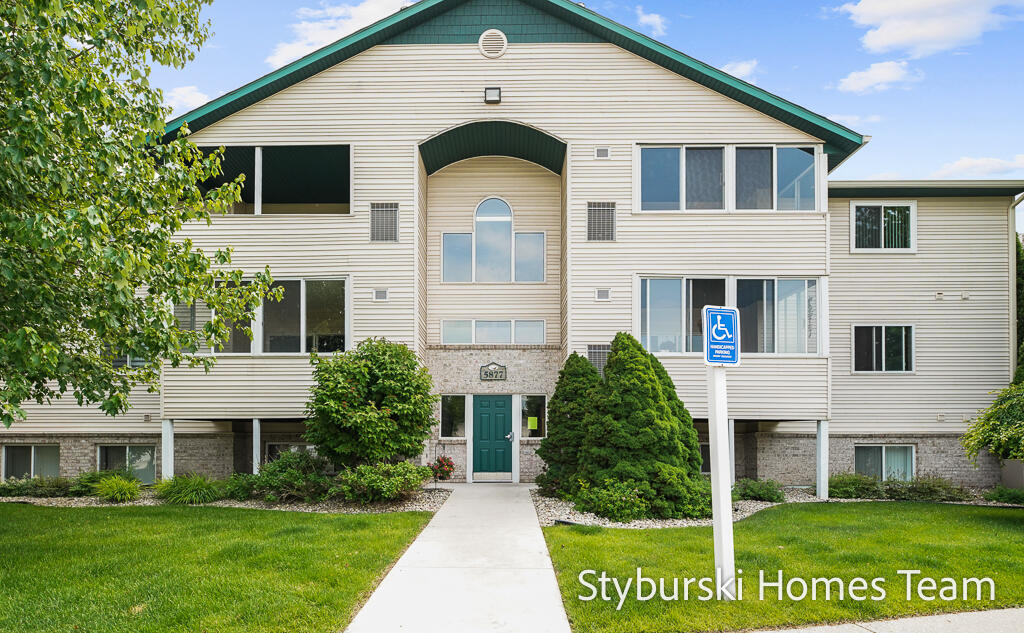 Homes for sale in Norton Shores, MI | 5877 Crosswinds Dr #31, Norton Shores, MI 49444 | MLS# 70537782