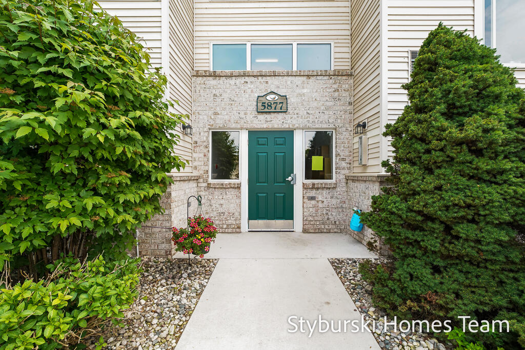 Homes for sale in Norton Shores, MI | 5877 Crosswinds Dr #31, Norton Shores, MI 49444 | MLS# 70537782