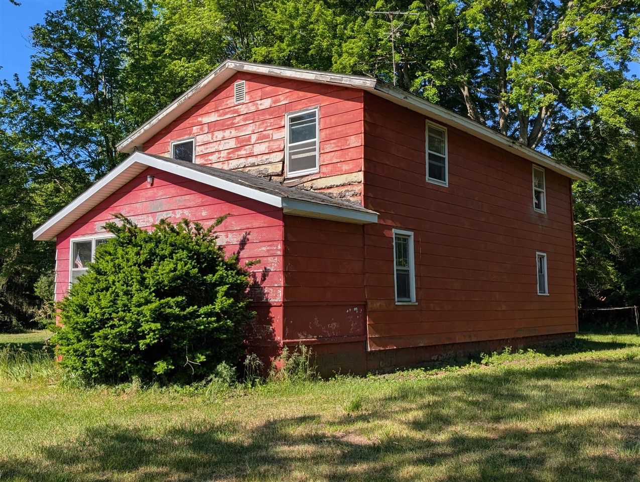 Homes for sale in Fruitport, MI | 3909 Cloverville Rd, Fruitport, MI 49415 | MLS# 70537889