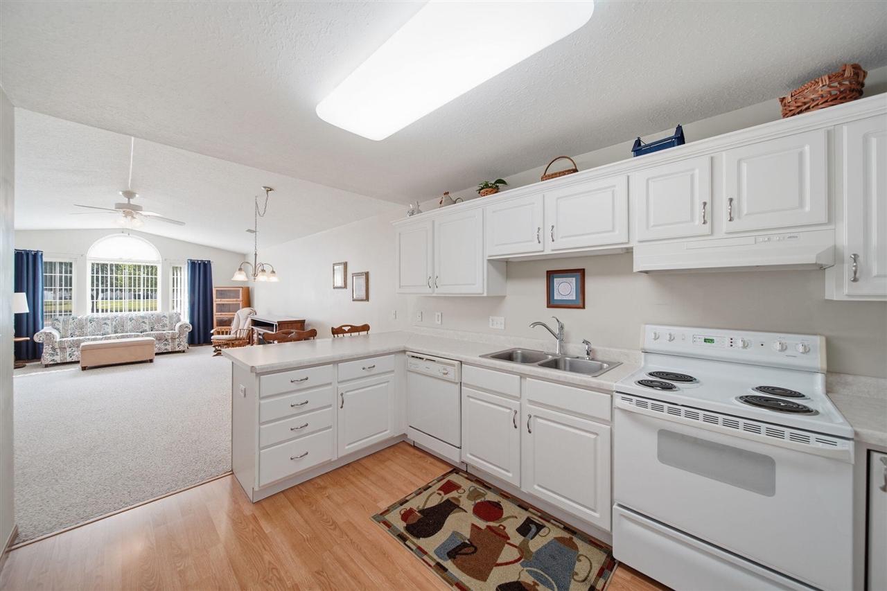 4th image of 2503 Lakewood Dr, Adrian, MI 49221