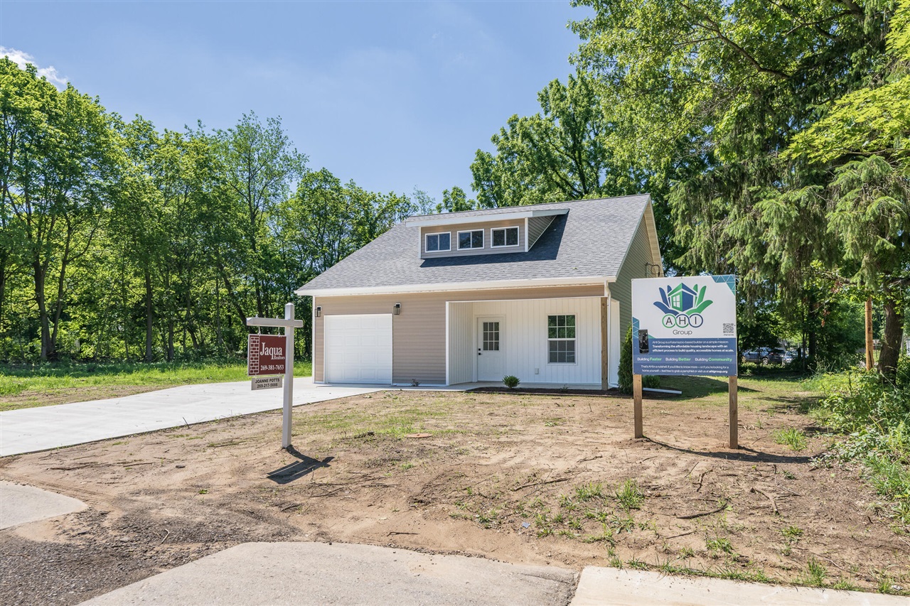 Homes for sale in Dowagiac, MI | 109 Miller St, Dowagiac, MI 49047 | MLS# 70537926