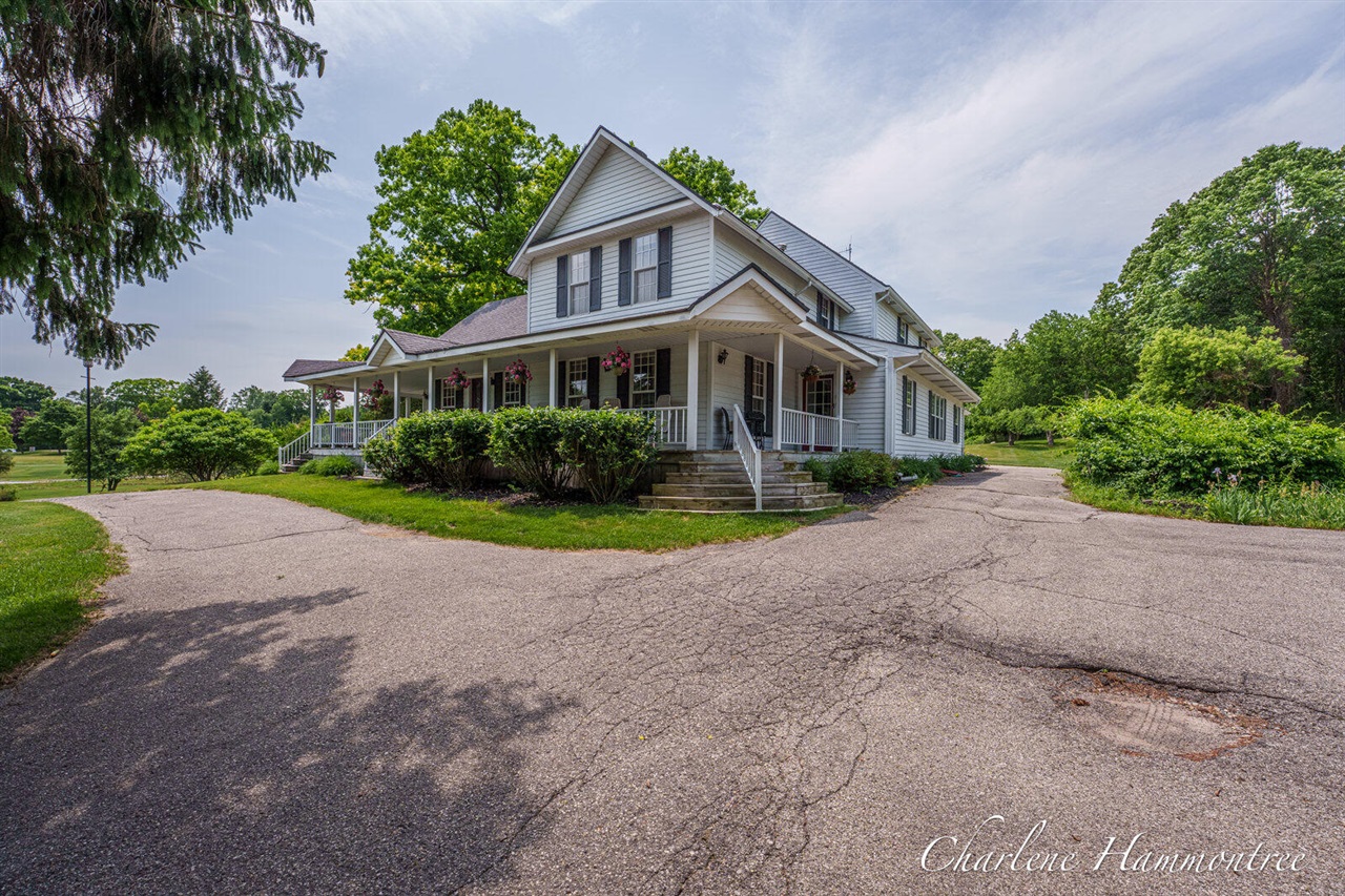 Photo 3 of Single family home for sale at 9111 Summit Ave, Rockford, MI 49341 | MLS# 70537964 | Listing updated on 2026-09-28