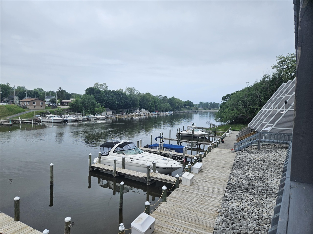 3rd image of 317 5Th Ave, Manistee, MI 49660