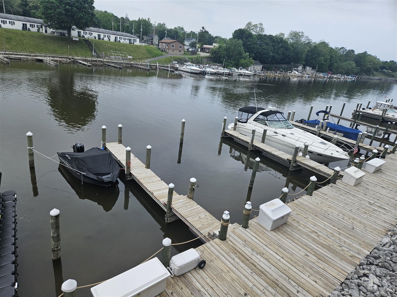 29th image of 317 5th Ave #Unit 4, Manistee, MI 49660 | MLS# 70538019