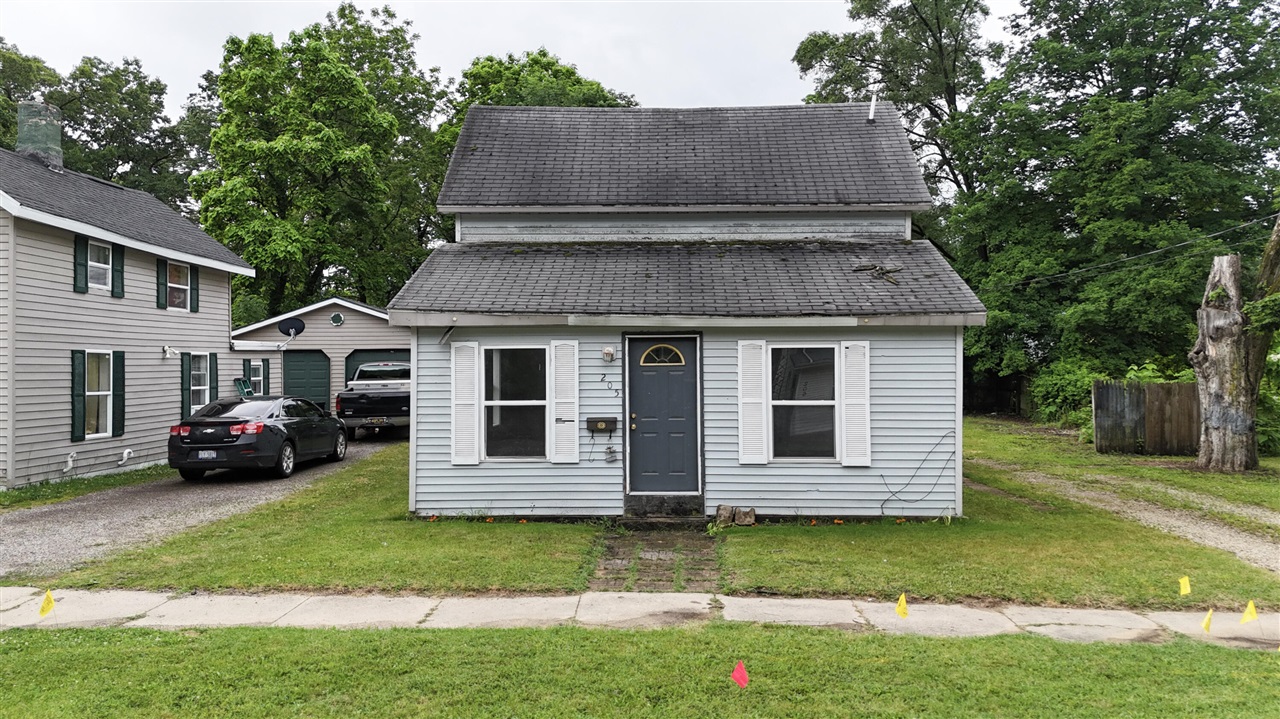 Homes for sale in Dowagiac, MI | 205 Pokagon St, Dowagiac, MI 49047 | MLS# 70538077