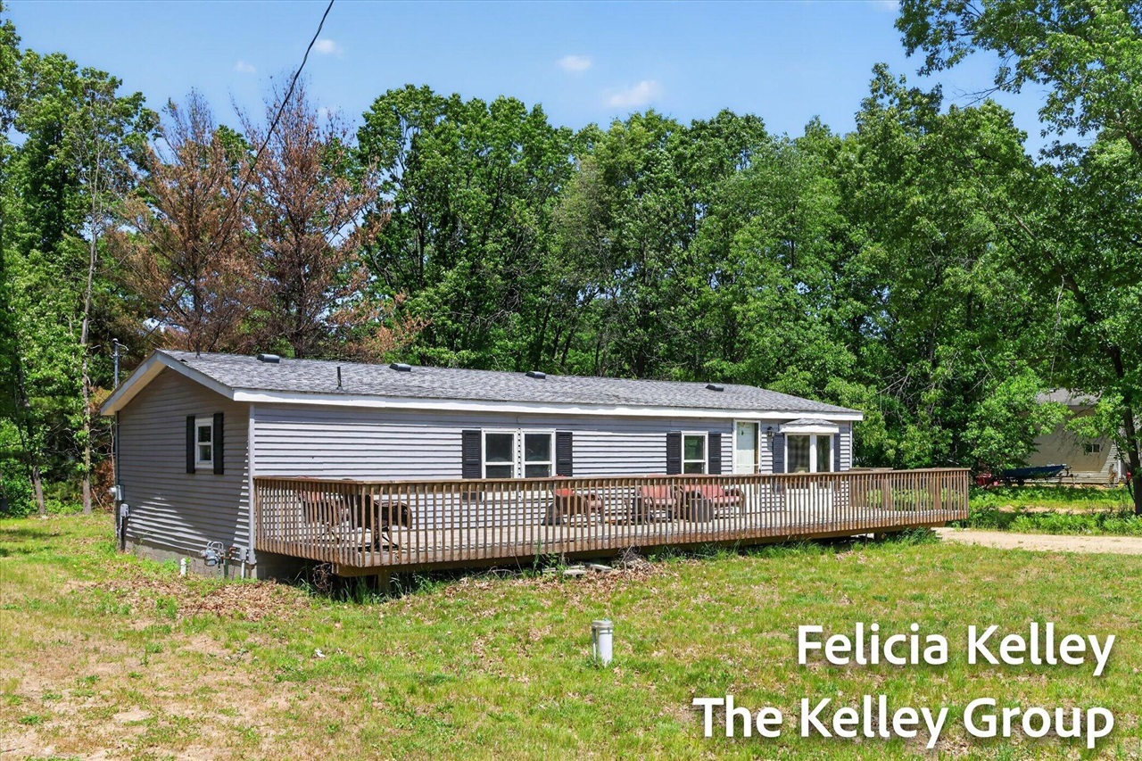 3rd image of 17158 Seneca Ct, Howard City, MI 49329 | MLS# 70538091