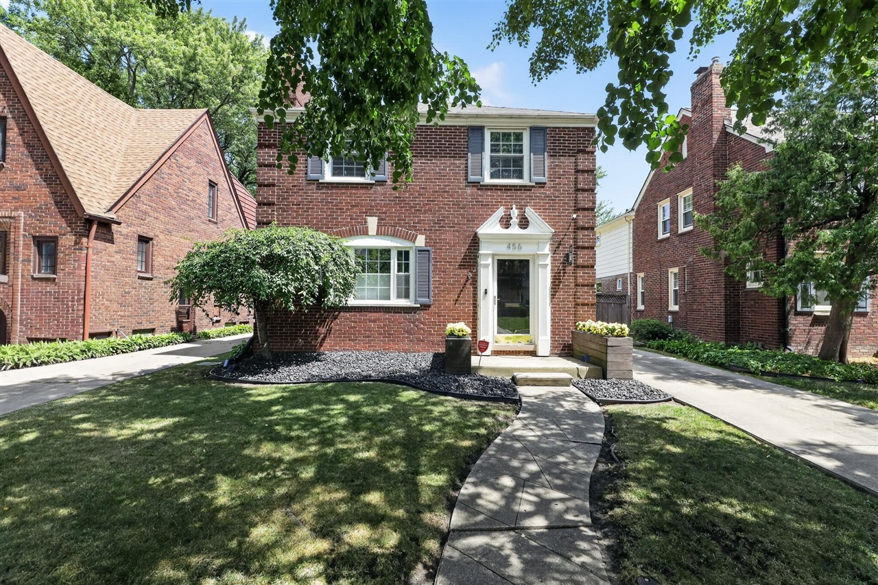 1st image of 456 Manor St, Grosse Pointe Farms, MI 48236 | MLS# 70538122