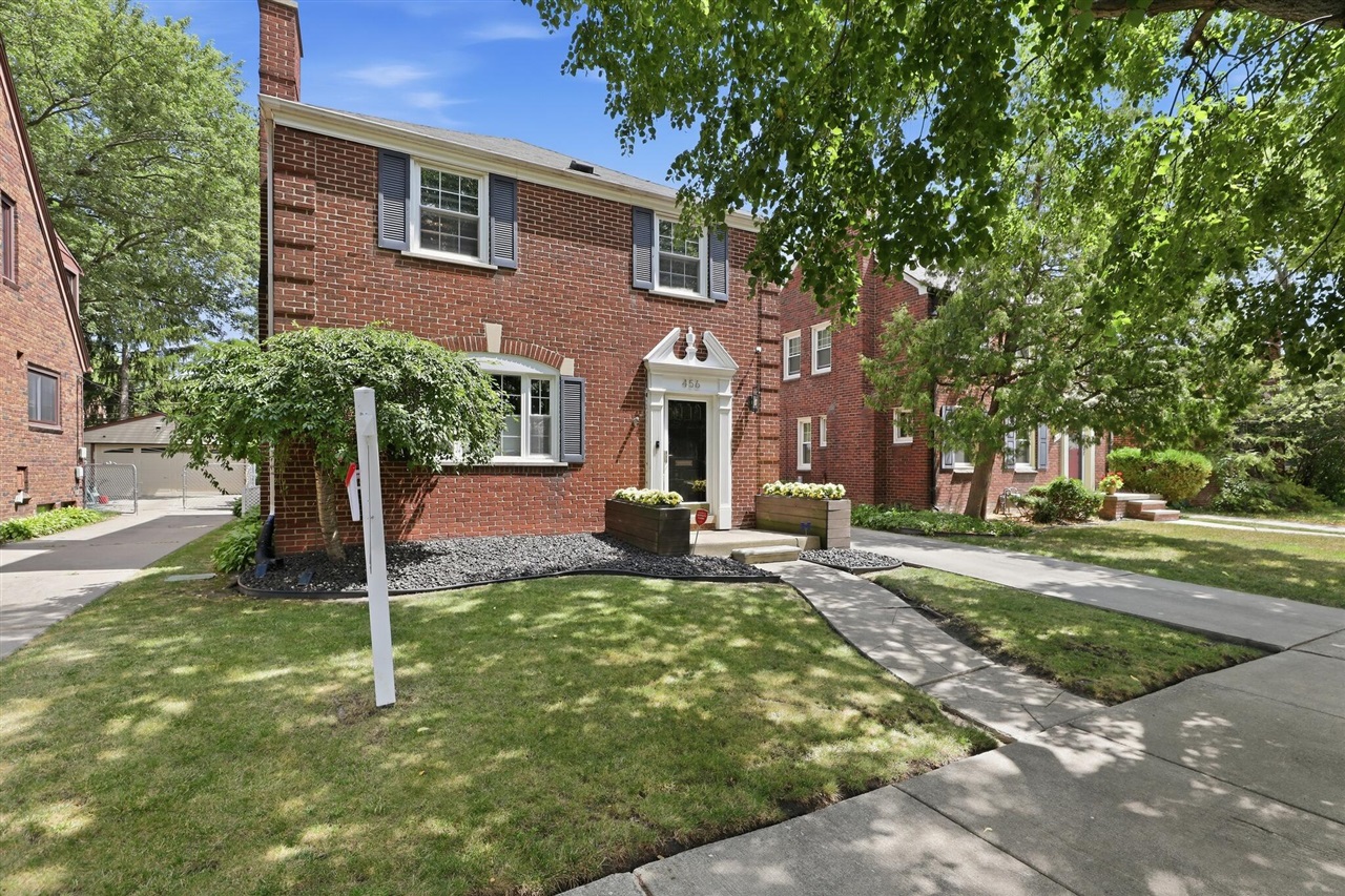 3rd image of 456 Manor St, Grosse Pointe Farms, MI 48236 | MLS# 70538122