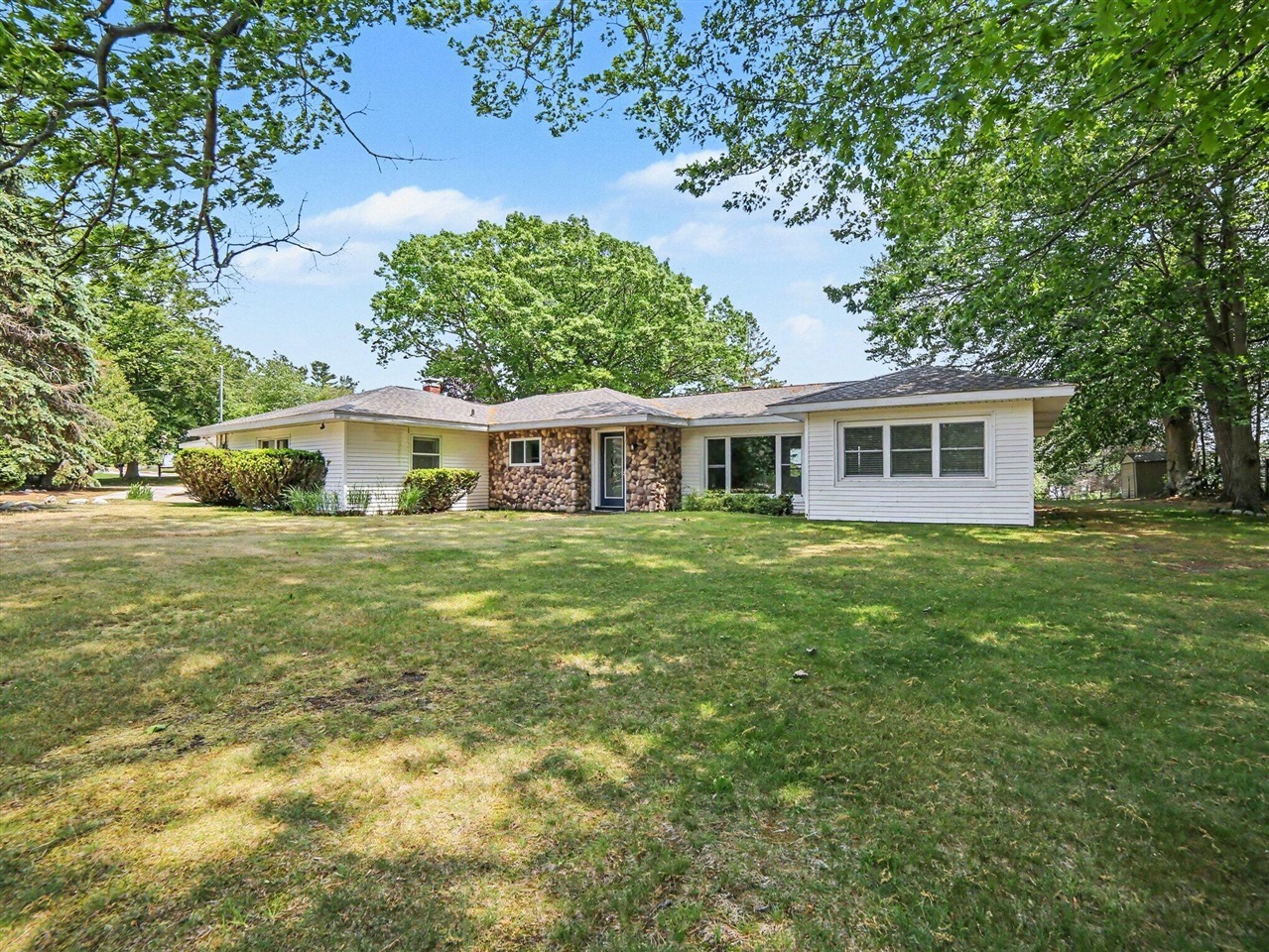 Photo 1 of Single family home for sale at 1358 N Lakeshore Dr, Ludington, MI 49431 | MLS# 70538155 | Listing updated on 2026-09-01