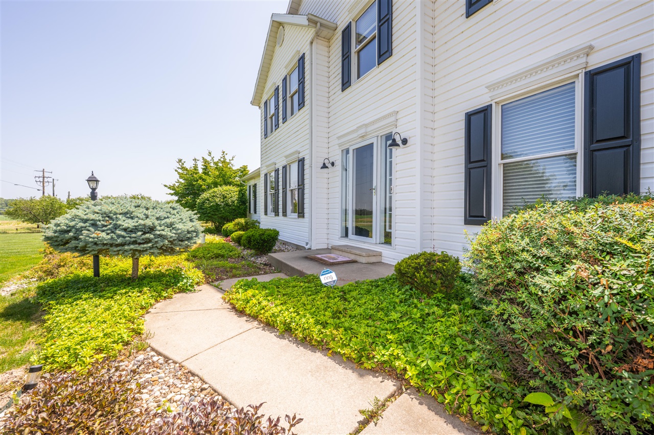 3rd image of 31401 Middle Crossing Rd, Dowagiac, MI 49047 | MLS# 70538243