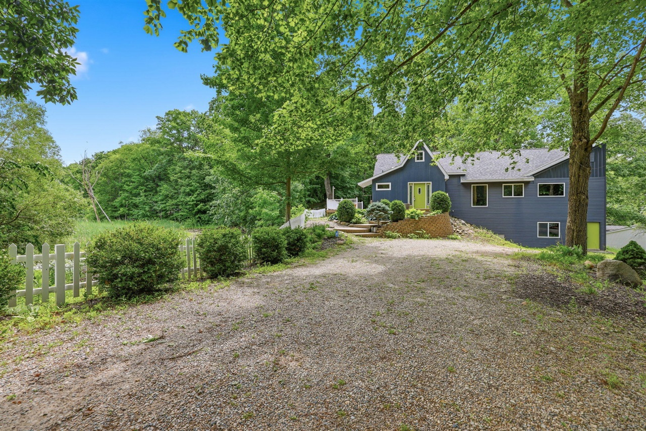 3rd image of 1372 Cramton Ave, Ada, MI 49301 | MLS# 70538251