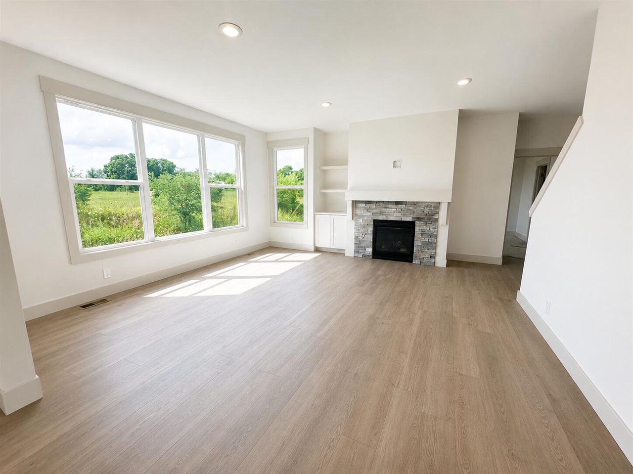 5th image of 8305 Eagle Peak Dr, Jenison, MI 49428 | MLS# 70538624
