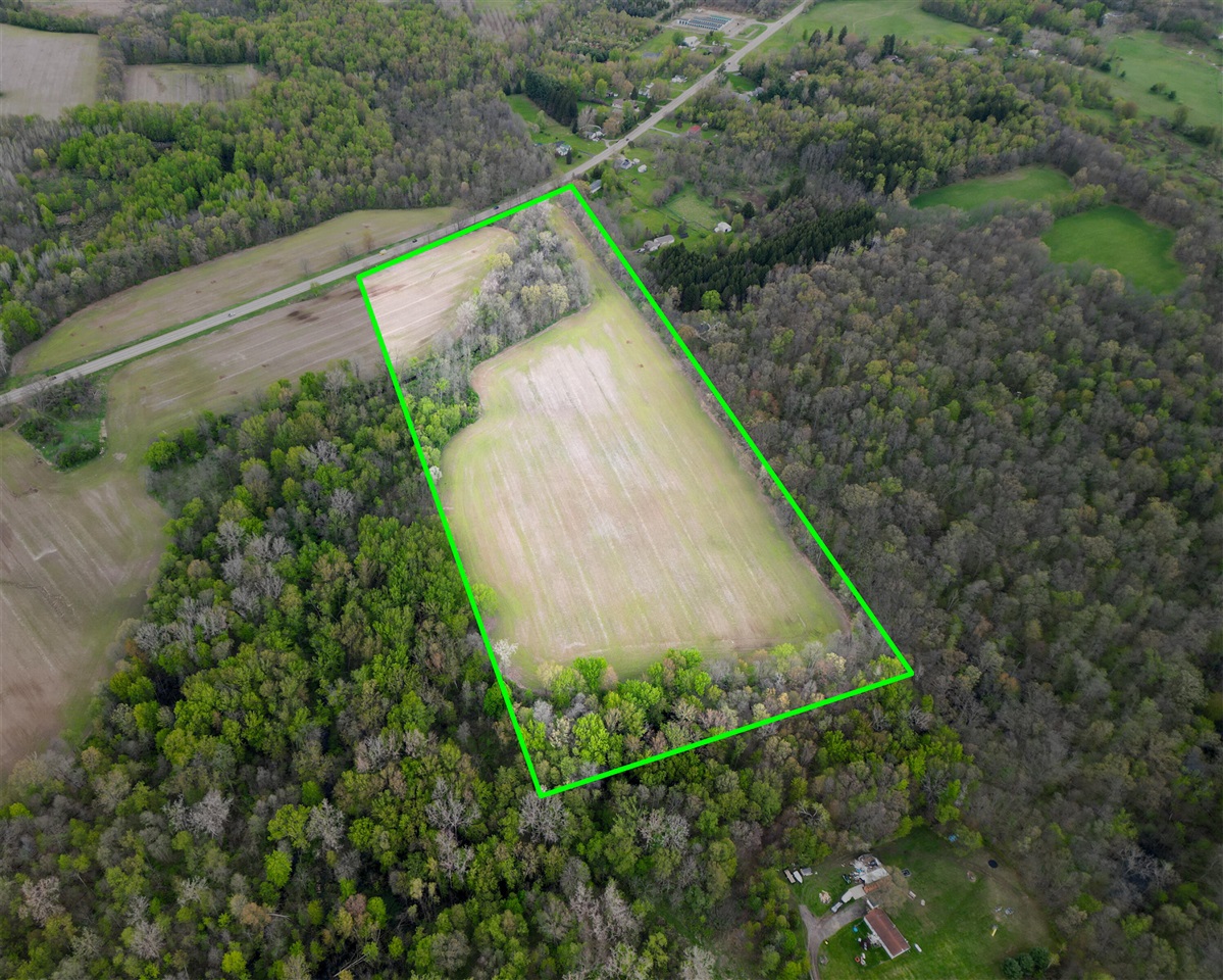 Photo 3 of Sale Pending at 7 Bunkerhill Rd, Jackson, MI 49201 | MLS# 70538794 | Listing updated on 2026-09-17