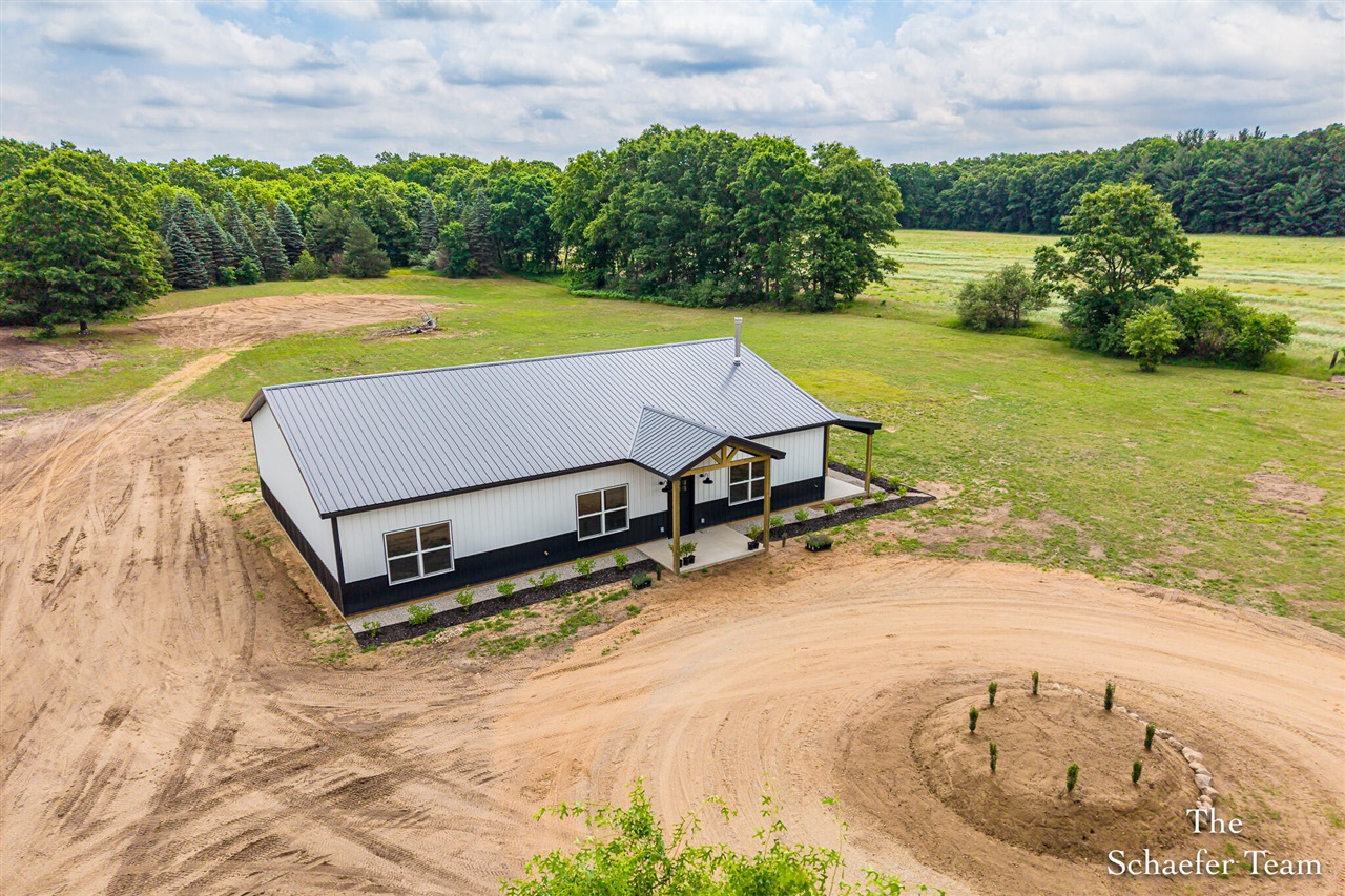 Homes for sale in Greenville, MI | 5227 S Johnson Rd, Greenville, MI 48838 | MLS# 70538832