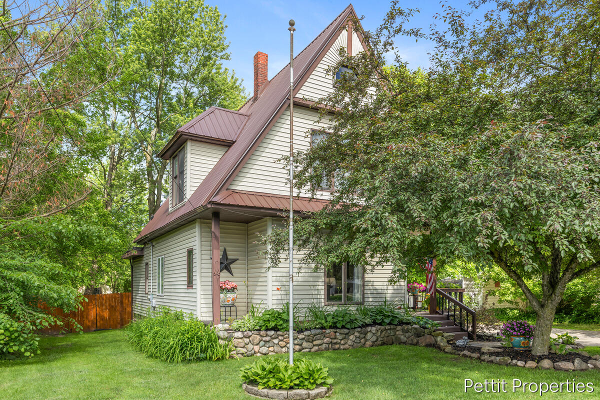 Homes for sale in Fremont, MI | 417 S Stewart Ave, Fremont, MI 49412 | MLS# 70538941
