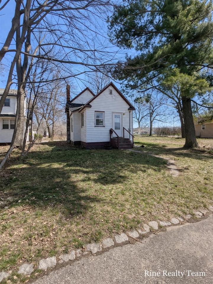 Homes for sale in Muskegon, MI | 2337 6th St, Muskegon, MI 49444 | MLS# 70539011