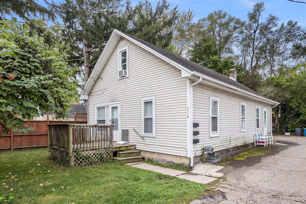 2nd image of 3116 N Whittier Dr, Kalamazoo, MI 49001 | MLS# 70539237