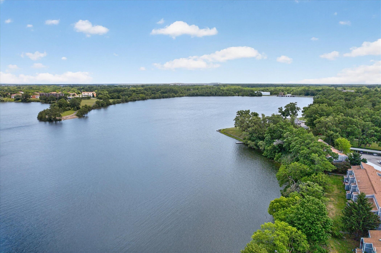 2nd image of 9579 Harbour Cove Ct, Ypsilanti, MI 48197 | MLS# 70539356