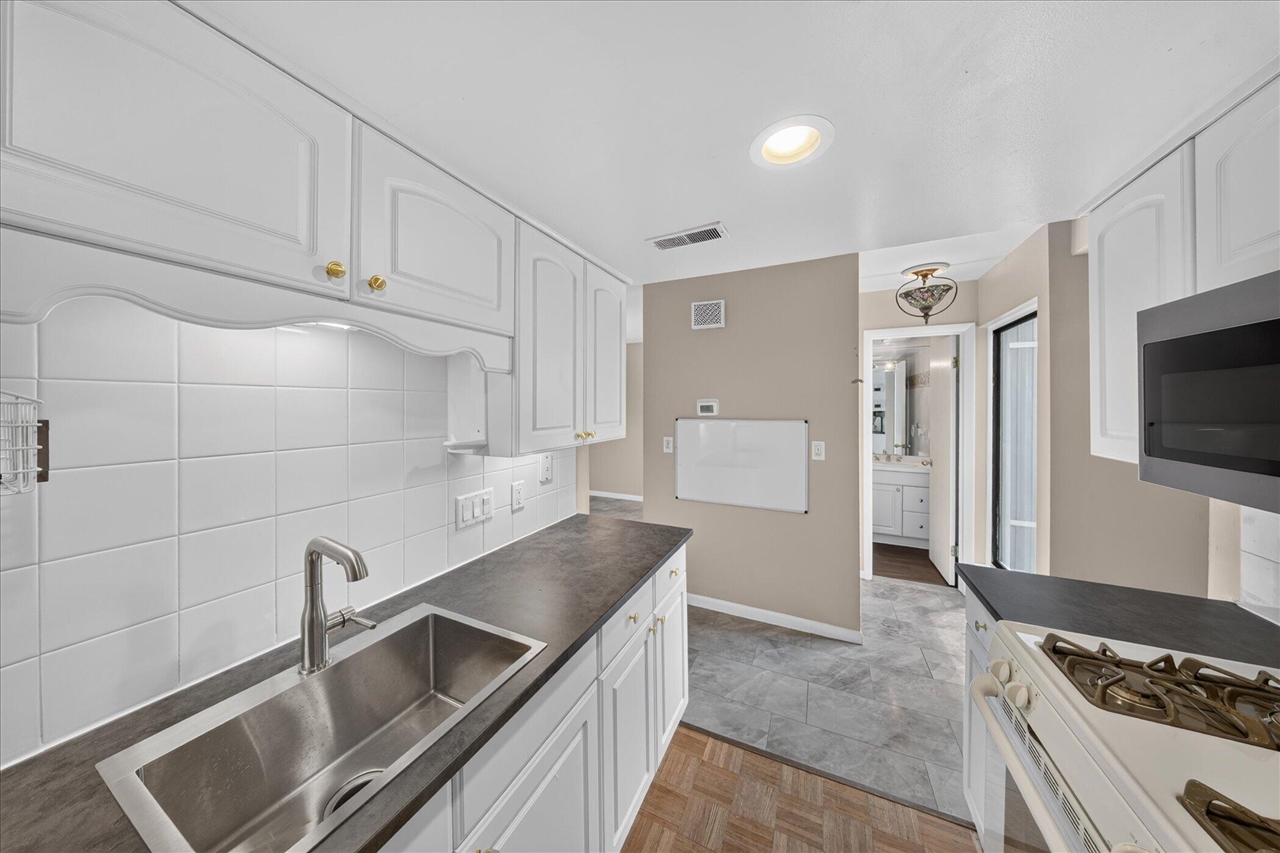 5th image of 9579 Harbour Cove Ct, Ypsilanti, MI 48197 | MLS# 70539356
