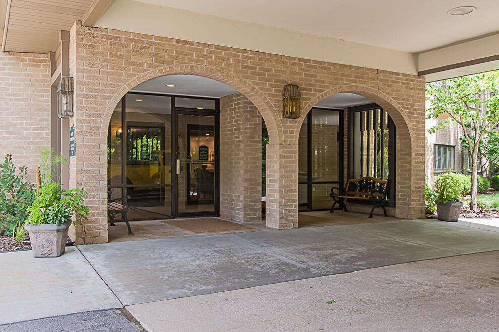 2nd image of 4040 Greenleaf Cir #408, Kalamazoo, MI 49008 | MLS# 70539473