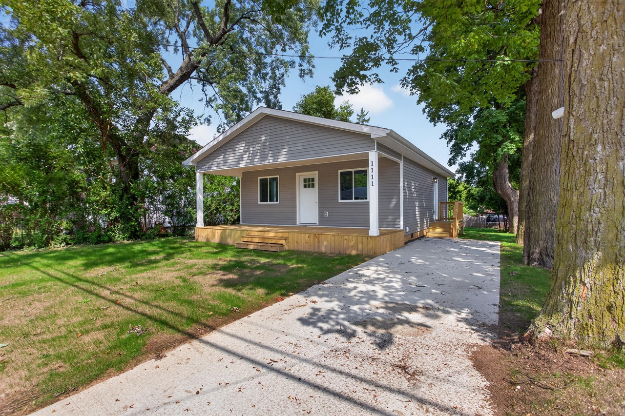 1st image of 1111 Lansing Ave, Jackson, MI 49202 | MLS# 70539506
